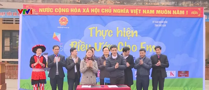 Chương trình Điều ước cho em tiếp sức giáo dục vùng khó khăn - Ảnh 1.