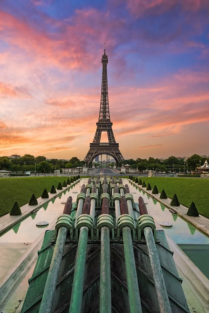 10 sự thật thú vị có thể bạn chưa biết về tháp Eiffel - Ảnh 3. 10 sự thật thú vị có thể bạn chưa biết về tháp Eiffel - Ảnh 3.