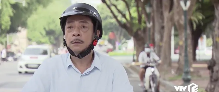 Trở về giữa yêu thương - Tập 8: Nghi con trai vụng trộm, ông Phương lại bị con dâu hiểu nhầm đang cặp bồ - Ảnh 15. Trở về giữa yêu thương - Tập 8: Nghi con trai vụng trộm, ông Phương lại bị con dâu hiểu nhầm đang cặp bồ - Ảnh 15.
