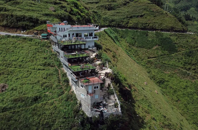 Công trình Panorama Mã Pì Lèng được cơi nới hoành tráng hơn sau cải tạo - Ảnh 1. Công trình Panorama Mã Pì Lèng được cơi nới hoành tráng hơn sau cải tạo - Ảnh 1.
