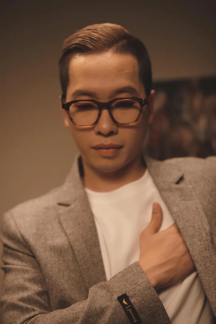 Emcee L (Da LAB) không dám đóng cảnh thân mật trong MV mới vì sợ vợ - Ảnh 1. Emcee L (Da LAB) không dám đóng cảnh thân mật trong MV mới vì sợ vợ - Ảnh 1.