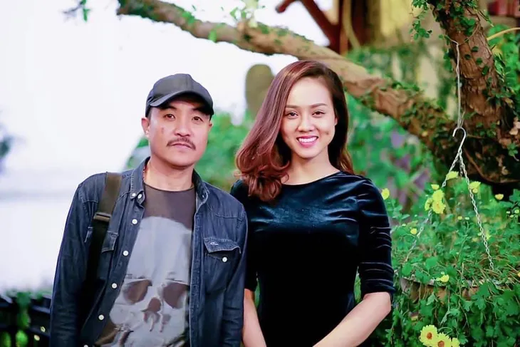 Cô Đẩu Công Lý cưới vợ lần 3, vợ cũ và bạn thân xốn xang - Ảnh 2. Cô Đẩu Công Lý cưới vợ lần 3, vợ cũ và bạn thân xốn xang - Ảnh 2.