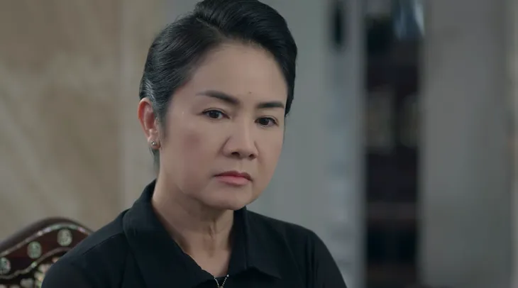 Hướng dương ngược nắng - Tập 7: Minh (Thu Trang) đau đớn, chấp nhận chịu nhục dẫn em trai đến thắp hương cho bố - Ảnh 10. Hướng dương ngược nắng - Tập 7: Minh (Thu Trang) đau đớn, chấp nhận chịu nhục dẫn em trai đến thắp hương cho bố - Ảnh 10.