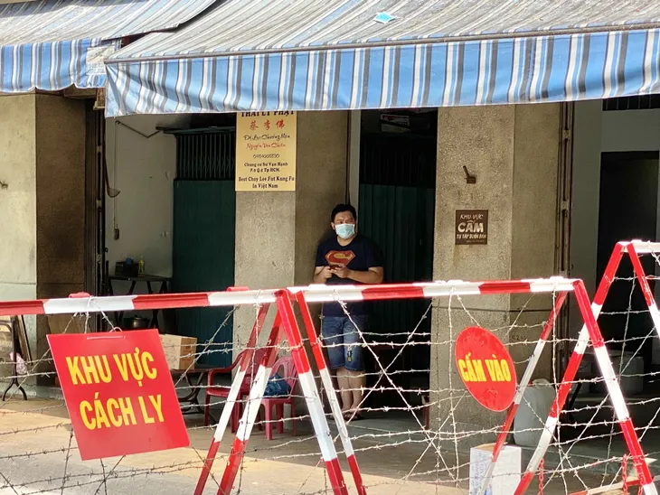 TP Hồ Chí Minh: Phong tỏa chung cư Sư Vạn Hạnh vì có ca nghi mắc COVID-19 - Ảnh 2. TP Hồ Chí Minh: Phong tỏa chung cư Sư Vạn Hạnh vì có ca nghi mắc COVID-19 - Ảnh 2.
