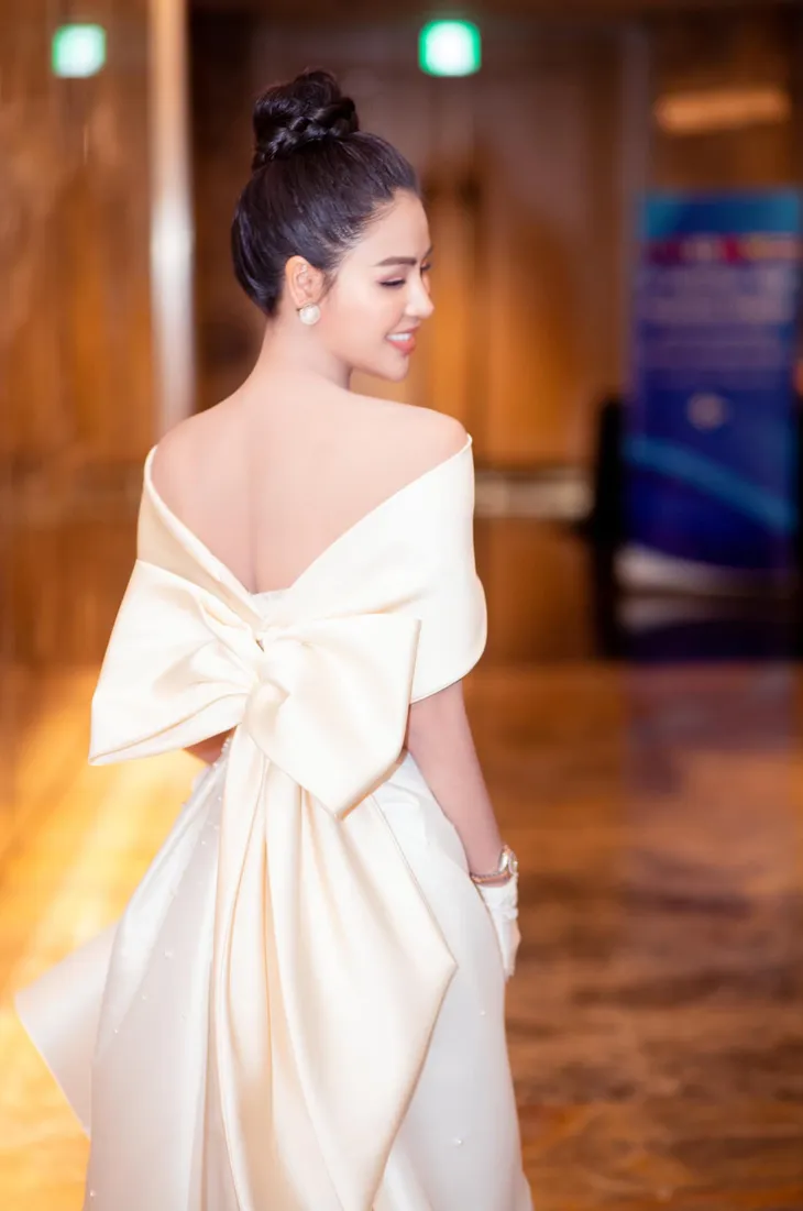 Ngắm gu thời trang bánh bèo ngoài đời của nữ chính Hướng dương ngược nắng - Ảnh 13. Ngắm gu thời trang bánh bèo ngoài đời của nữ chính Hướng dương ngược nắng - Ảnh 13.