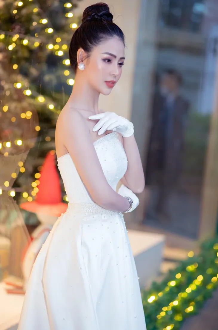 Ngắm gu thời trang bánh bèo ngoài đời của nữ chính Hướng dương ngược nắng - Ảnh 10. Ngắm gu thời trang bánh bèo ngoài đời của nữ chính Hướng dương ngược nắng - Ảnh 10.