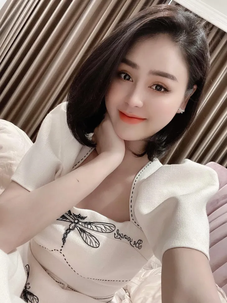 Ngắm gu thời trang bánh bèo ngoài đời của nữ chính Hướng dương ngược nắng - Ảnh 9. Ngắm gu thời trang bánh bèo ngoài đời của nữ chính Hướng dương ngược nắng - Ảnh 9.