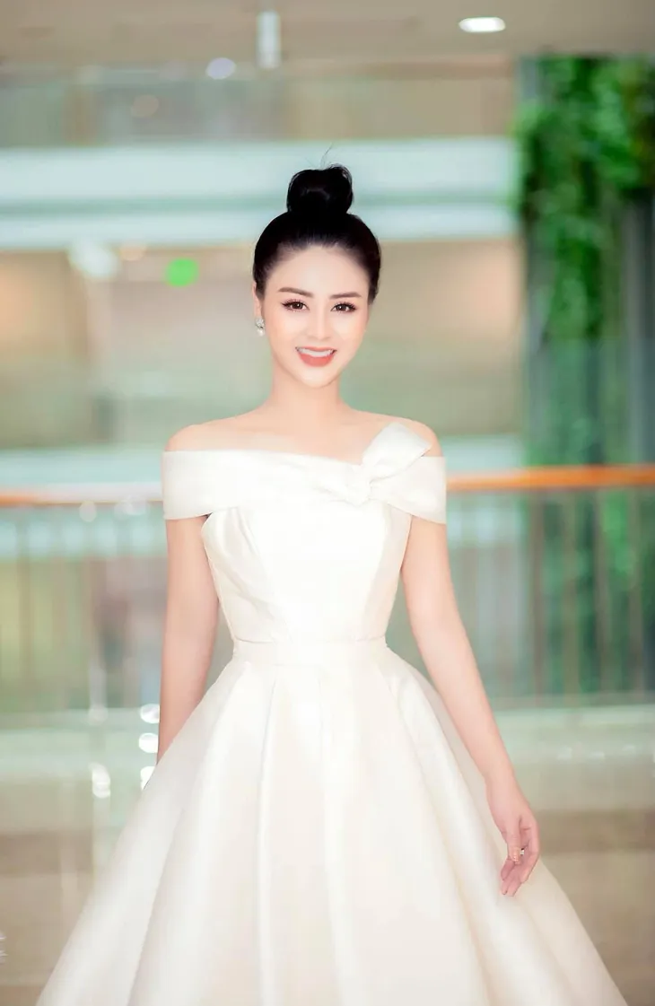 Ngắm gu thời trang bánh bèo ngoài đời của nữ chính Hướng dương ngược nắng - Ảnh 5. Ngắm gu thời trang bánh bèo ngoài đời của nữ chính Hướng dương ngược nắng - Ảnh 5.