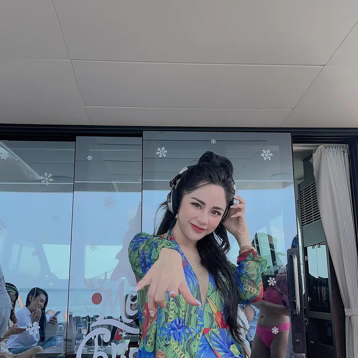 Đăng ảnh gợi cảm của bạn gái hơn tuổi, Huỳnh Anh phẫn nộ vì những lời chê bai - Ảnh 3. Đăng ảnh gợi cảm của bạn gái hơn tuổi, Huỳnh Anh phẫn nộ vì những lời chê bai - Ảnh 3.