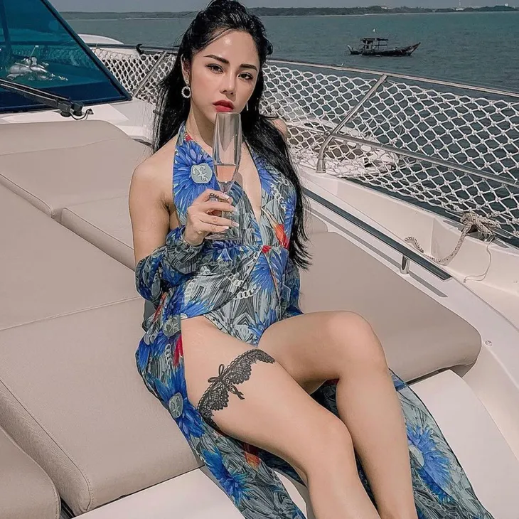 Đăng ảnh gợi cảm của bạn gái hơn tuổi, Huỳnh Anh phẫn nộ vì những lời chê bai - Ảnh 11. Đăng ảnh gợi cảm của bạn gái hơn tuổi, Huỳnh Anh phẫn nộ vì những lời chê bai - Ảnh 11.