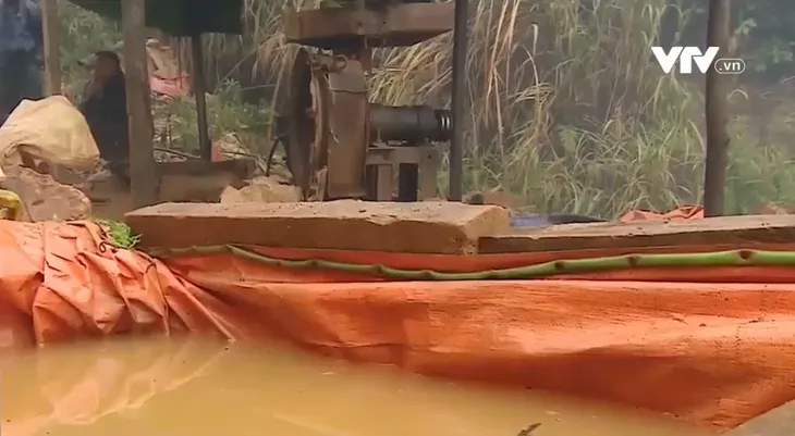 Bắc Kạn truy quét các đối tượng khai thác vàng trái phép - Ảnh 1. Bắc Kạn truy quét các đối tượng khai thác vàng trái phép - Ảnh 1.