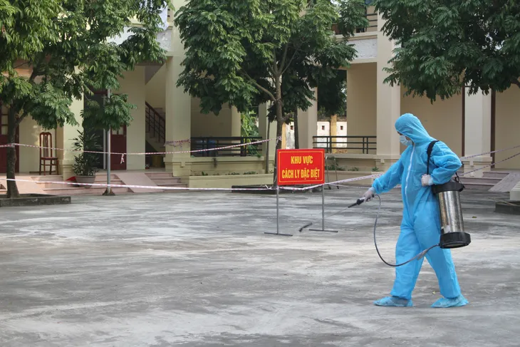 Bộ trưởng Nguyễn Chí Dũng: Việc mở cửa trở lại phải xem xét rất thận trọng - Ảnh 1. Bộ trưởng Nguyễn Chí Dũng: Việc mở cửa trở lại phải xem xét rất thận trọng - Ảnh 1.