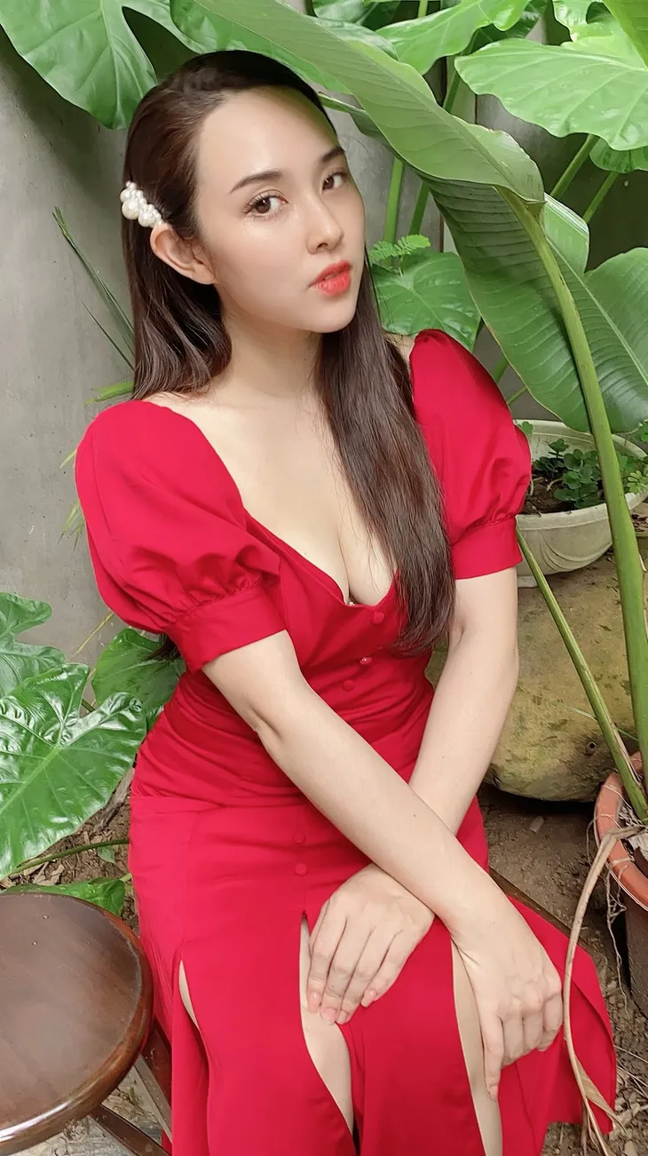 Ngắm phong cách thời trang thường ngày của ca sĩ Bảo Trâm - Ảnh 4. Ngắm phong cách thời trang thường ngày của ca sĩ Bảo Trâm - Ảnh 4.