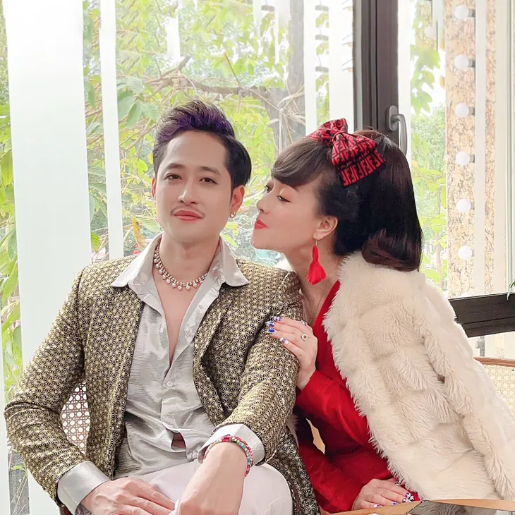 Sao nữ lên đồ ngày rét đậm - Ảnh 7. Sao nữ lên đồ ngày rét đậm - Ảnh 7.