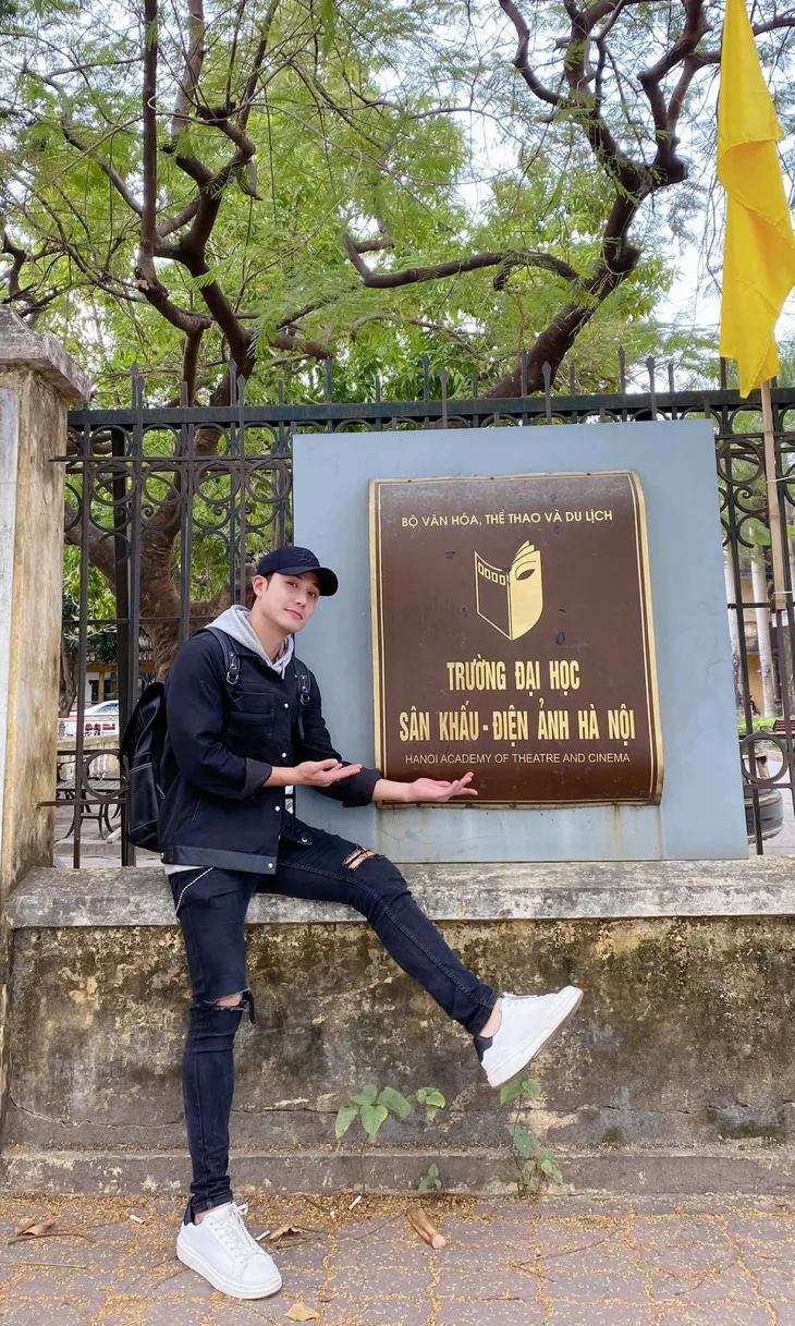 Diễn viên Việt ngày cuối năm: Quỳnh Kool tình tứ ôm Hà Việt Dũng, Vân Dung khoe thời trang đèn giao thông - Ảnh 13. Diễn viên Việt ngày cuối năm: Quỳnh Kool tình tứ ôm Hà Việt Dũng, Vân Dung khoe thời trang đèn giao thông - Ảnh 13.