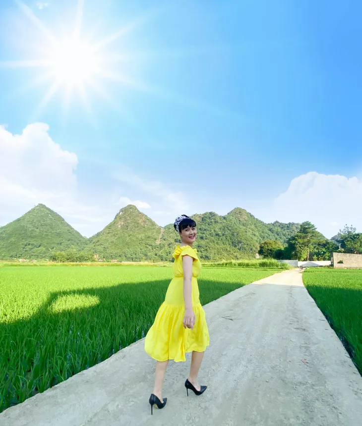 Diễn viên Việt ngày cuối năm: Quỳnh Kool tình tứ ôm Hà Việt Dũng, Vân Dung khoe thời trang đèn giao thông - Ảnh 5. Diễn viên Việt ngày cuối năm: Quỳnh Kool tình tứ ôm Hà Việt Dũng, Vân Dung khoe thời trang đèn giao thông - Ảnh 5.