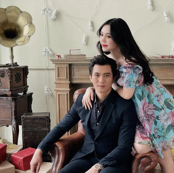 Diễn viên Việt ngày cuối năm: Quỳnh Kool tình tứ ôm Hà Việt Dũng, Vân Dung khoe thời trang đèn giao thông - Ảnh 1. Diễn viên Việt ngày cuối năm: Quỳnh Kool tình tứ ôm Hà Việt Dũng, Vân Dung khoe thời trang đèn giao thông - Ảnh 1.