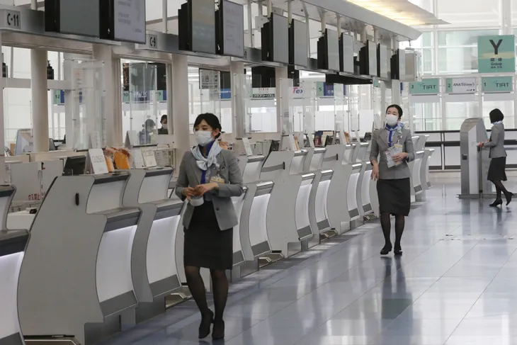 Thủ đô Tokyo của Nhật Bản ghi nhận kỷ lục hơn 1.300 ca mắc COVID-19 mới trong ngày - Ảnh 1. Thủ đô Tokyo của Nhật Bản ghi nhận kỷ lục hơn 1.300 ca mắc COVID-19 mới trong ngày - Ảnh 1.