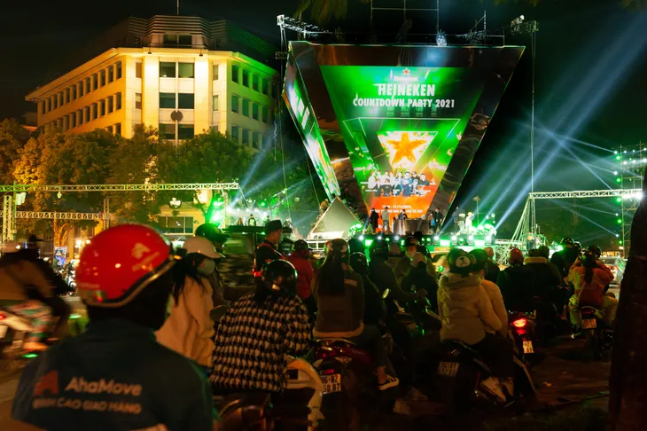 Hà Nội sẵn sàng cho bữa tiệc âm thanh, ánh sáng chào đón năm mới 2021 - Ảnh 11. Hà Nội sẵn sàng cho bữa tiệc âm thanh, ánh sáng chào đón năm mới 2021 - Ảnh 11.