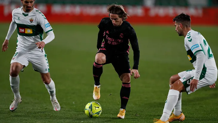 Elche 1-1 Real Madrid: Modric ghi bàn, Real tiếp tục giữ vị trí nhì bảng - Ảnh 1. Elche 1-1 Real Madrid: Modric ghi bàn, Real tiếp tục giữ vị trí nhì bảng - Ảnh 1.