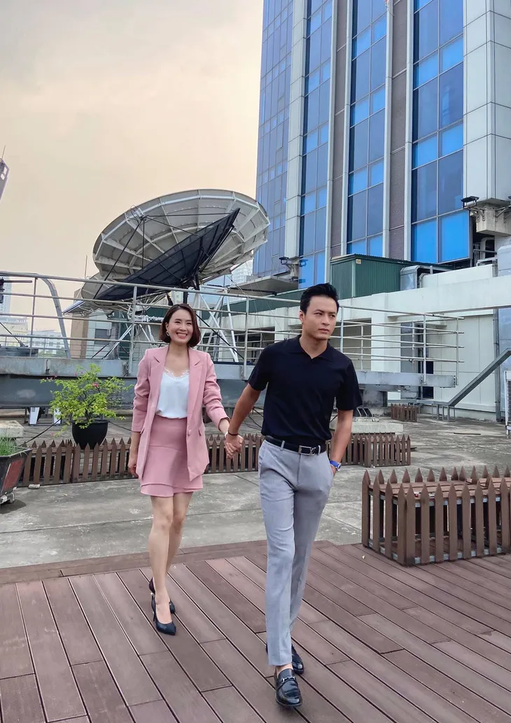Hé lộ loạt hình ảnh lụi tim của Hồng Đăng - Hồng Diễm trong phim mới - Ảnh 12. Hé lộ loạt hình ảnh lụi tim của Hồng Đăng - Hồng Diễm trong phim mới - Ảnh 12.