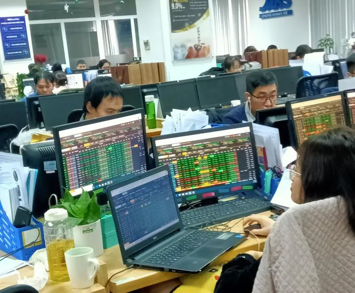 Vì sao chứng khoán “miễn nhiễm” với dịch COVID-19? - Ảnh 1. Vì sao chứng khoán “miễn nhiễm” với dịch COVID-19? - Ảnh 1.