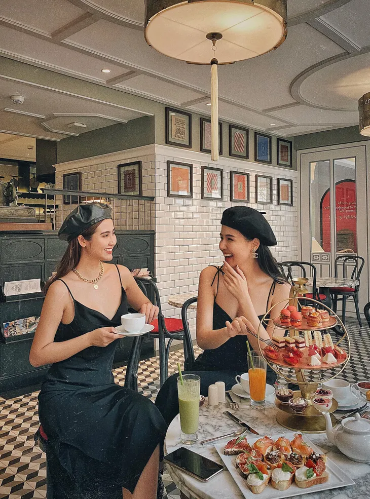Phanh Lee và Huyền Lizzie lại làm nức lòng khi diện đồ đôi chụp chung - Ảnh 3. Phanh Lee và Huyền Lizzie lại làm nức lòng khi diện đồ đôi chụp chung - Ảnh 3.