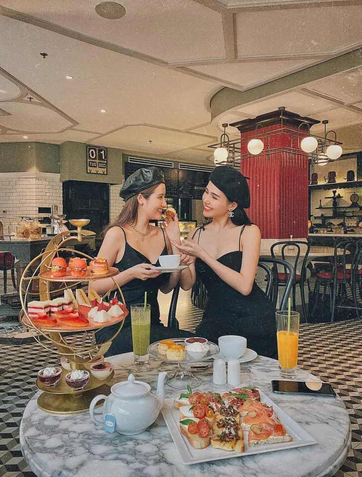 Phanh Lee và Huyền Lizzie lại làm nức lòng khi diện đồ đôi chụp chung - Ảnh 2. Phanh Lee và Huyền Lizzie lại làm nức lòng khi diện đồ đôi chụp chung - Ảnh 2.