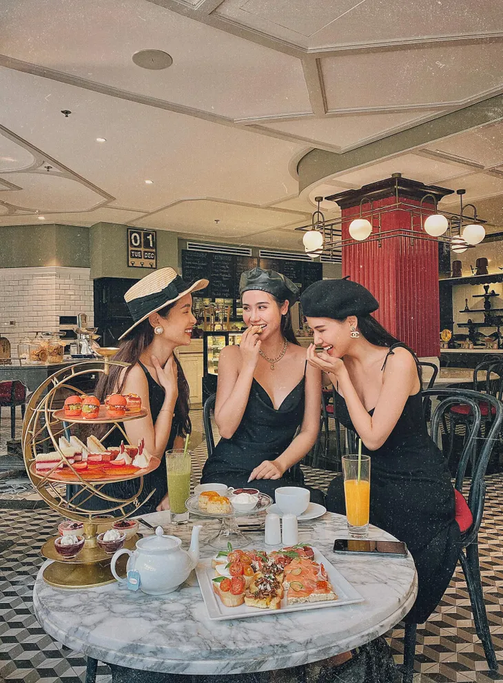 Phanh Lee và Huyền Lizzie lại làm nức lòng khi diện đồ đôi chụp chung - Ảnh 1. Phanh Lee và Huyền Lizzie lại làm nức lòng khi diện đồ đôi chụp chung - Ảnh 1.