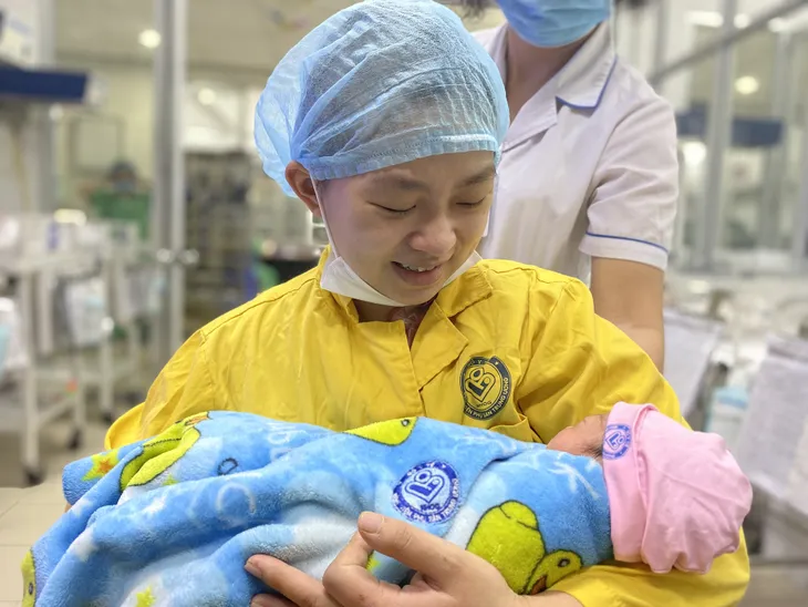 Cứu mẹ con sản phụ mang thai 30 tuần bị tai nạn giao thông nghiêm trọng - Ảnh 1. Cứu mẹ con sản phụ mang thai 30 tuần bị tai nạn giao thông nghiêm trọng - Ảnh 1.