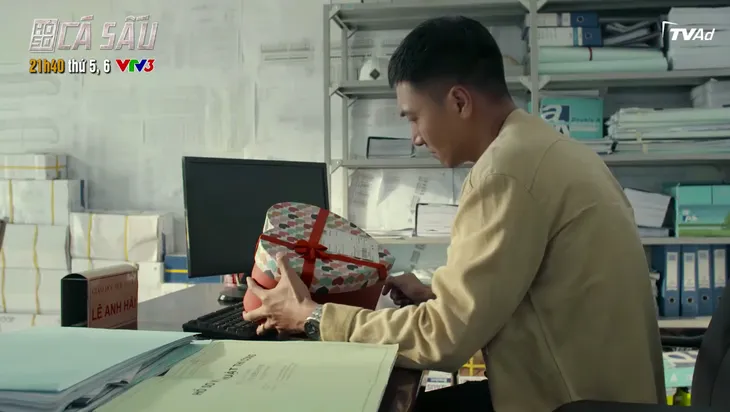 Hồ sơ cá sấu - Tập 6: Hải sững sờ khi nhận được bưu phẩm từ Nguyệt - Ảnh 4. Hồ sơ cá sấu - Tập 6: Hải sững sờ khi nhận được bưu phẩm từ Nguyệt - Ảnh 4.