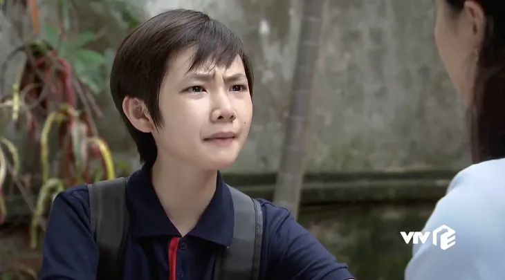 Lửa ấm - Tập 46: Ngọc trơ trẽn thừa nhận vẫn yêu Minh, muốn thay thế Thủy - Ảnh 6. Lửa ấm - Tập 46: Ngọc trơ trẽn thừa nhận vẫn yêu Minh, muốn thay thế Thủy - Ảnh 6.