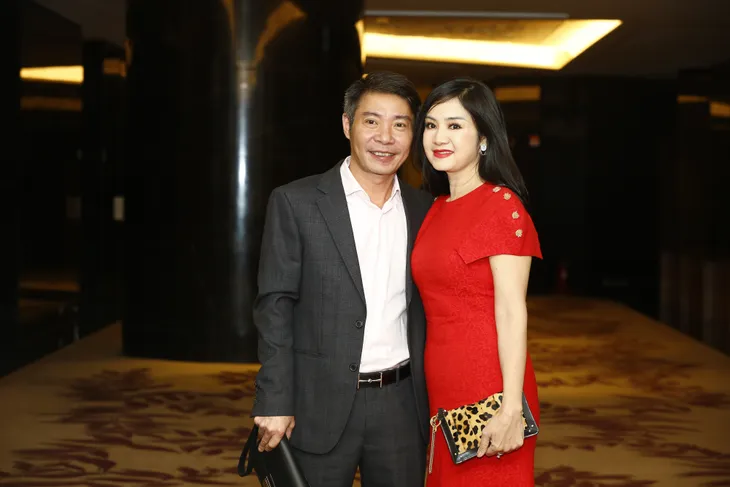 Hướng dương ngược nắng: Hồng Đăng - Hồng Diễm sánh đôi, NSND Thu Hà trẻ mãi không già - Ảnh 3. Hướng dương ngược nắng: Hồng Đăng - Hồng Diễm sánh đôi, NSND Thu Hà trẻ mãi không già - Ảnh 3.