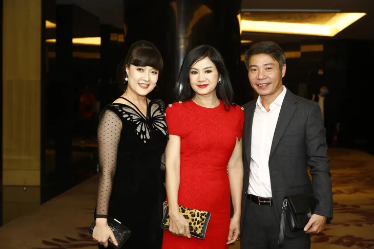 Hướng dương ngược nắng: Hồng Đăng - Hồng Diễm sánh đôi, NSND Thu Hà trẻ mãi không già - Ảnh 4. Hướng dương ngược nắng: Hồng Đăng - Hồng Diễm sánh đôi, NSND Thu Hà trẻ mãi không già - Ảnh 4.