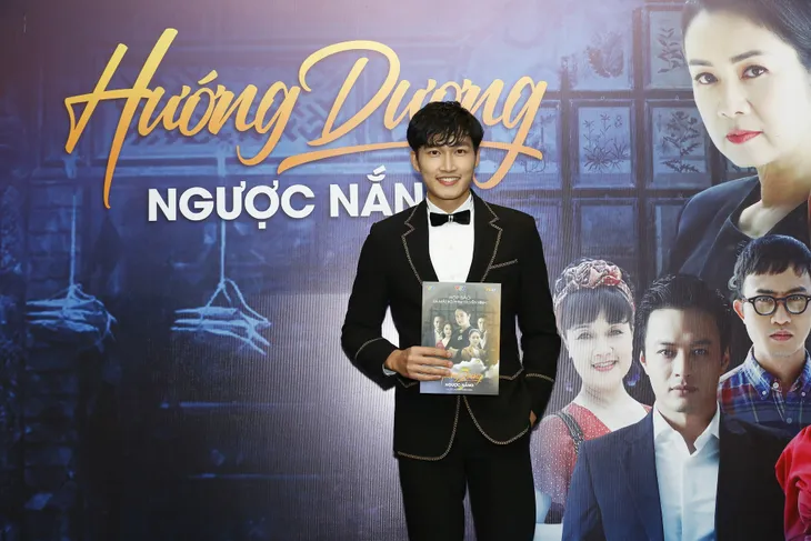 Hướng dương ngược nắng: Hồng Đăng - Hồng Diễm sánh đôi, NSND Thu Hà trẻ mãi không già - Ảnh 5. Hướng dương ngược nắng: Hồng Đăng - Hồng Diễm sánh đôi, NSND Thu Hà trẻ mãi không già - Ảnh 5.