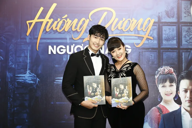 Hướng dương ngược nắng: Hồng Đăng - Hồng Diễm sánh đôi, NSND Thu Hà trẻ mãi không già - Ảnh 6. Hướng dương ngược nắng: Hồng Đăng - Hồng Diễm sánh đôi, NSND Thu Hà trẻ mãi không già - Ảnh 6.