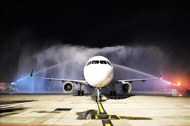 Máy bay đầu tiên của Vietravel Airlines đã cập cảng Tân Sơn Nhất - Ảnh 1. Máy bay đầu tiên của Vietravel Airlines đã cập cảng Tân Sơn Nhất - Ảnh 1.