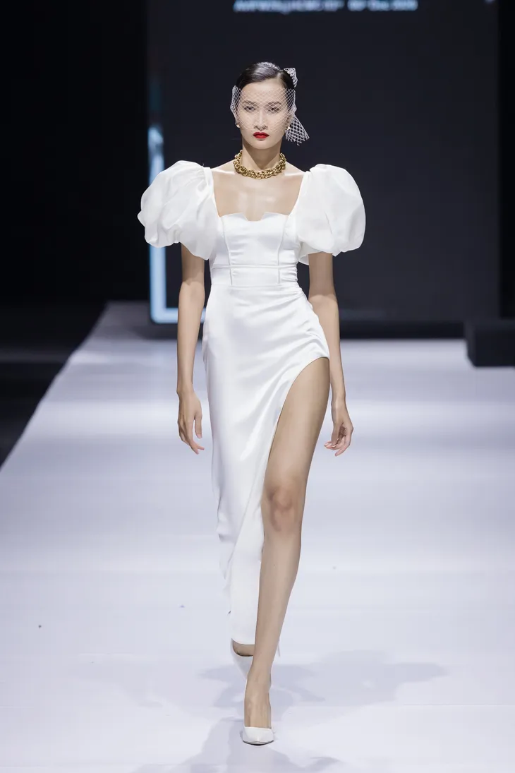 Võ Hoàng Yến, Mâu Thủy sexy hết cỡ trên sàn diễn thời trang - Ảnh 6. Võ Hoàng Yến, Mâu Thủy sexy hết cỡ trên sàn diễn thời trang - Ảnh 6.