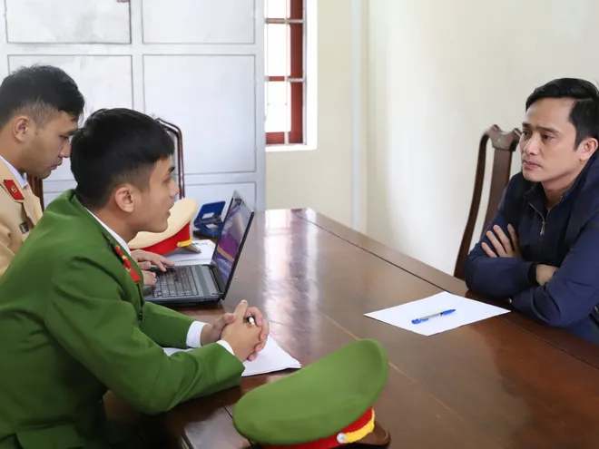 Đâm chết người rồi bỏ chạy, tài xế bán tải tiếp tục gây tai nạn liên hoàn - Ảnh 1. Đâm chết người rồi bỏ chạy, tài xế bán tải tiếp tục gây tai nạn liên hoàn - Ảnh 1.