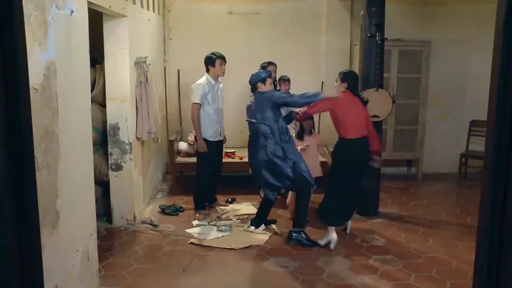 Yêu trong đau thương - Tập cuối: Chí Kiên sắp chết, số phận Hương Thảo, Chí Bình ra sao? - Ảnh 1. Yêu trong đau thương - Tập cuối: Chí Kiên sắp chết, số phận Hương Thảo, Chí Bình ra sao? - Ảnh 1.