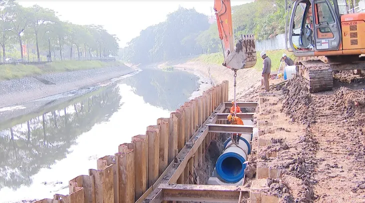 Lắp đặt hệ thống cống 21 km thu gom nước thải dọc sông Tô Lịch - Ảnh 2. Lắp đặt hệ thống cống 21 km thu gom nước thải dọc sông Tô Lịch - Ảnh 2.