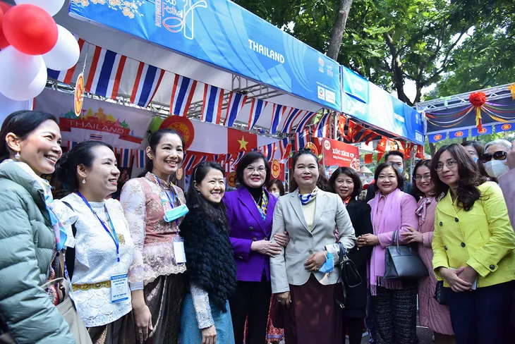 Ý nghĩa hoạt động quyên góp làm từ thiện tại Liên hoan Ẩm thực quốc tế 2020 - Ảnh 5. Ý nghĩa hoạt động quyên góp làm từ thiện tại Liên hoan Ẩm thực quốc tế 2020 - Ảnh 5.