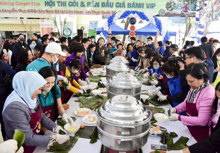 Ý nghĩa hoạt động quyên góp làm từ thiện tại Liên hoan Ẩm thực quốc tế 2020 - Ảnh 4. Ý nghĩa hoạt động quyên góp làm từ thiện tại Liên hoan Ẩm thực quốc tế 2020 - Ảnh 4.