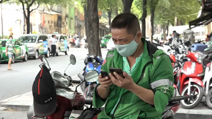 Grab tăng giá cước: Tài xế kêu vô lý, người dùng kêu trời - Ảnh 2. Grab tăng giá cước: Tài xế kêu vô lý, người dùng kêu trời - Ảnh 2.