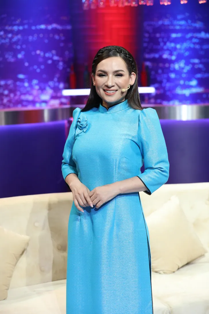 Phi Nhung trải lòng về món nợ với Trizzie Phương Trinh, cả đời trả không hết - Ảnh 1. Phi Nhung trải lòng về món nợ với Trizzie Phương Trinh, cả đời trả không hết - Ảnh 1.