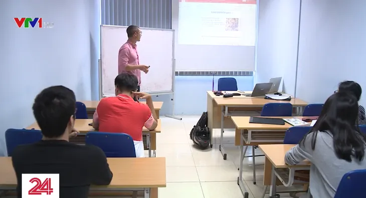 Đẩy nhanh chuyển đổi số trong giáo dục ứng phó với dịch COVID-19 - Ảnh 2. Đẩy nhanh chuyển đổi số trong giáo dục ứng phó với dịch COVID-19 - Ảnh 2.