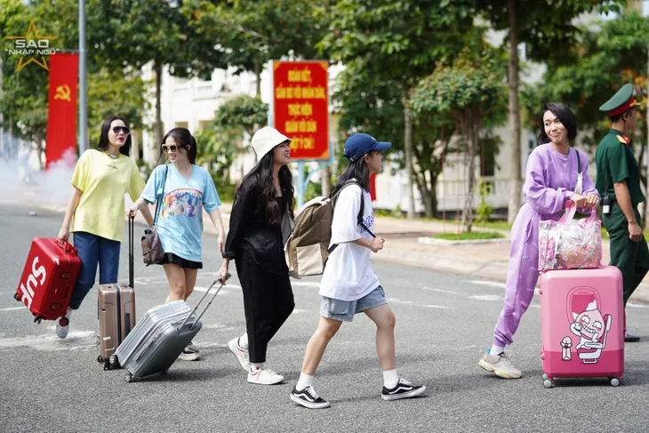 Sao Nhập Ngũ 2020 tập 1: Kỳ Duyên khiến fans phát cuồng bởi sự điềm tĩnh và nghiêm túc khi nhập ngũ - Ảnh 3. Sao Nhập Ngũ 2020 tập 1: Kỳ Duyên khiến fans phát cuồng bởi sự điềm tĩnh và nghiêm túc khi nhập ngũ - Ảnh 3.