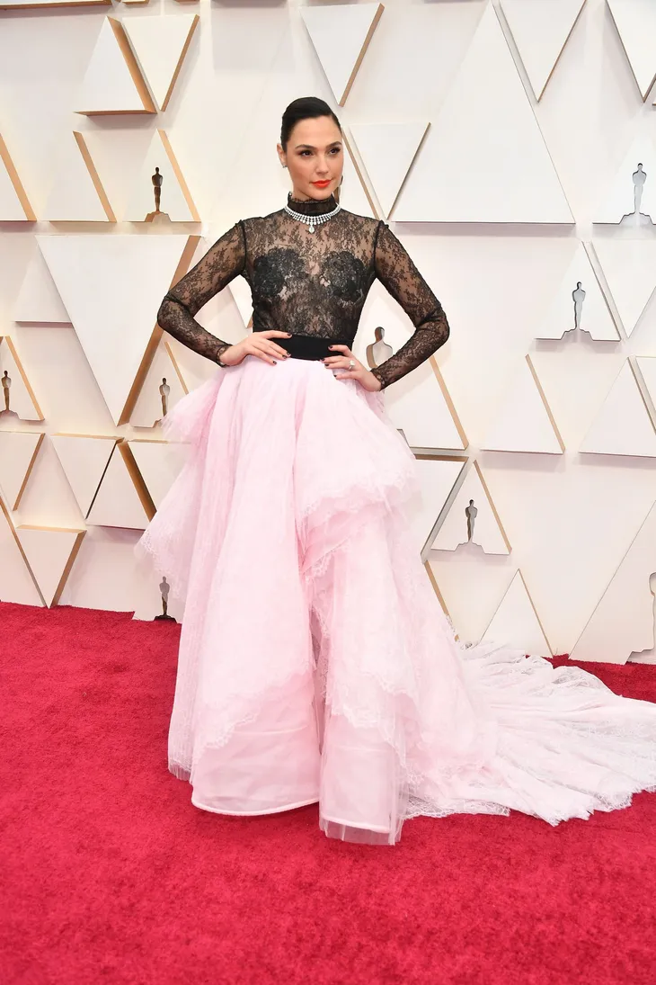 Các siêu sao đình đám nhất Hollywood lộng lẫy cùng đổ về siêu thảm đỏ Oscar 2020 - Ảnh 2. Các siêu sao đình đám nhất Hollywood lộng lẫy cùng đổ về siêu thảm đỏ Oscar 2020 - Ảnh 2.