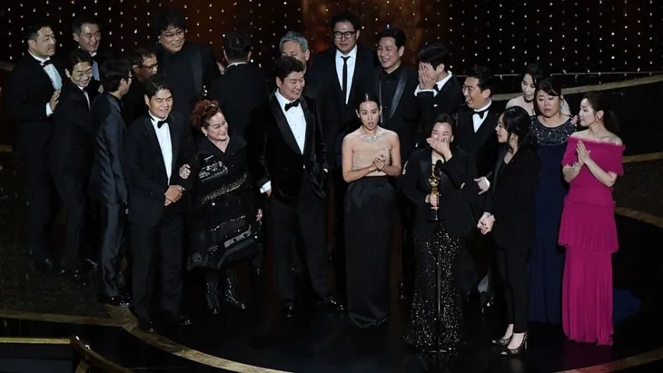 parasite-cast-win-oscars-01-gty-jef-200209_hpMain_16x9_992 parasite-cast-win-oscars-01-gty-jef-200209_hpMain_16x9_992