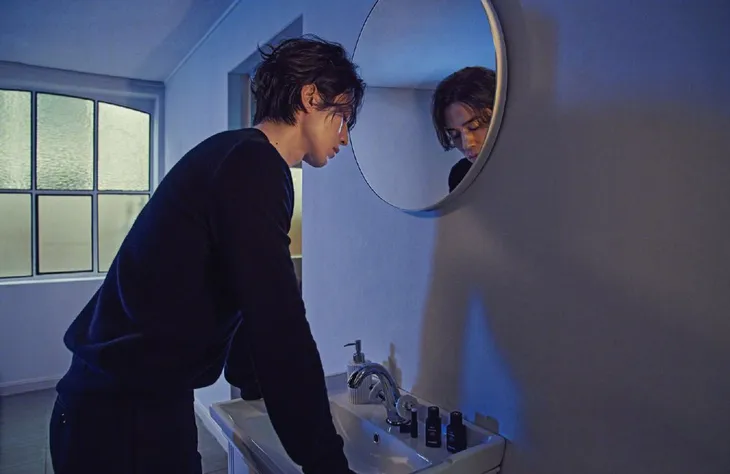 Lee Dong Wook kín đáo khoe hình thể trong loạt ảnh mới - Ảnh 10. Lee Dong Wook kín đáo khoe hình thể trong loạt ảnh mới - Ảnh 10.